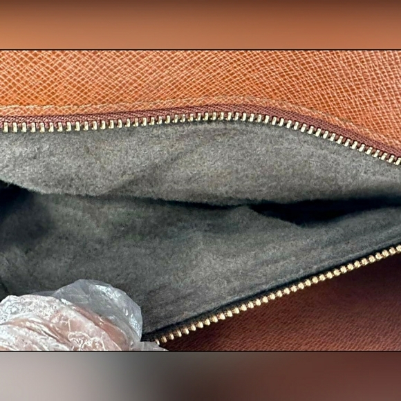 💚Louis VuittonPochette Bordeaux GM Crossbody🍁 - Picture 8 of 15